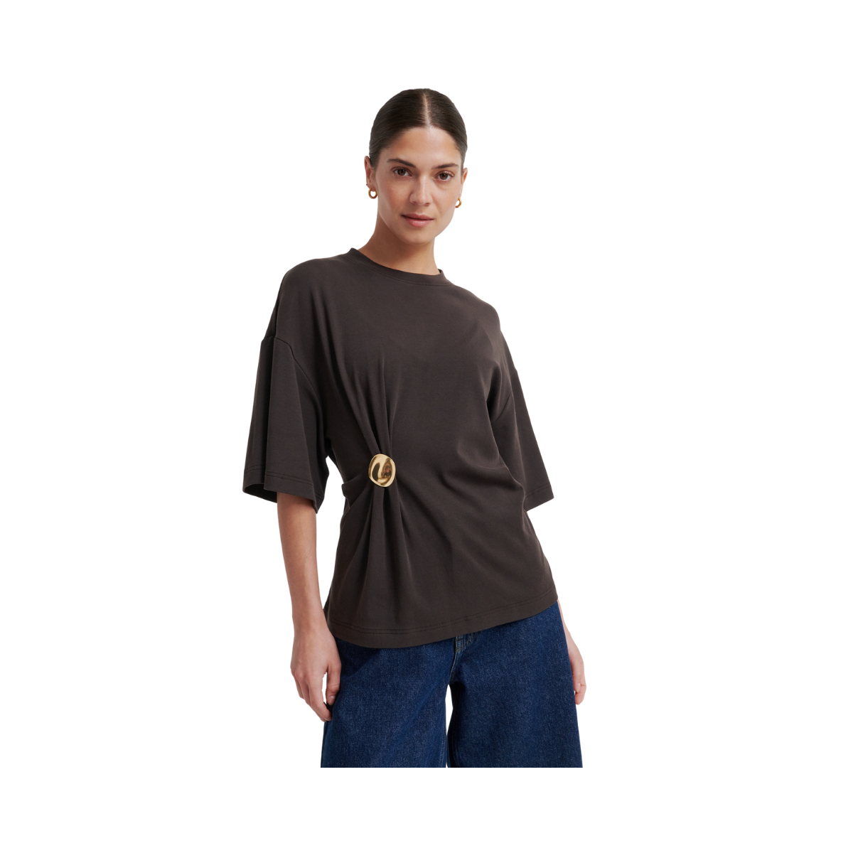 Enora Brooch Tee - Chocolate Torte