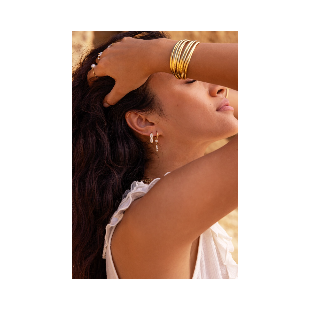 Hoop Earrings with Rhinestone Heart - Gold