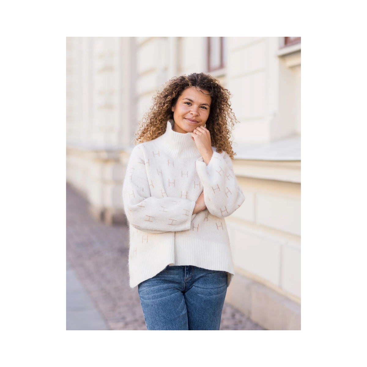 Fam Sweater Short - White