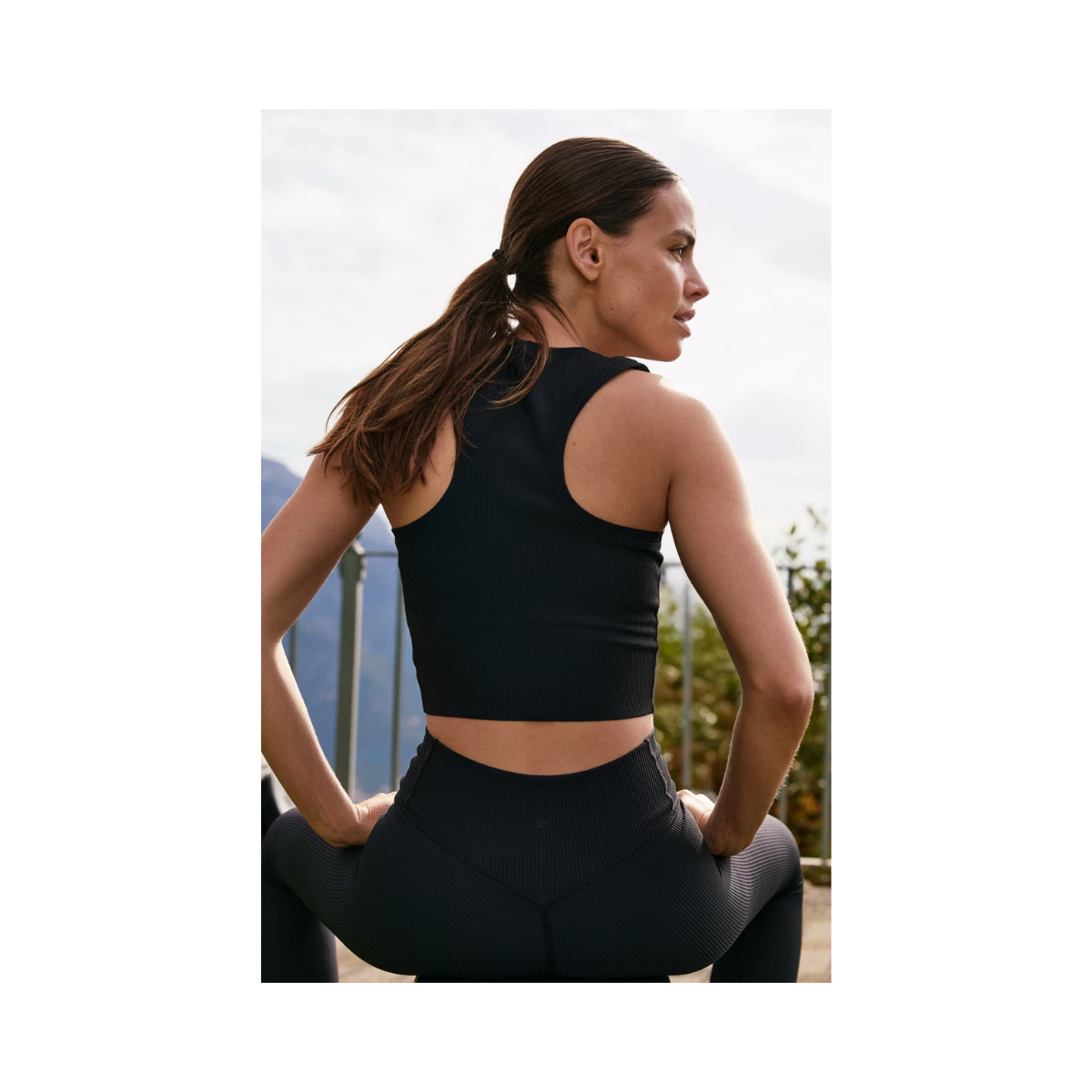 Studio Ribbed Cropped Tank Top - Black Beauty