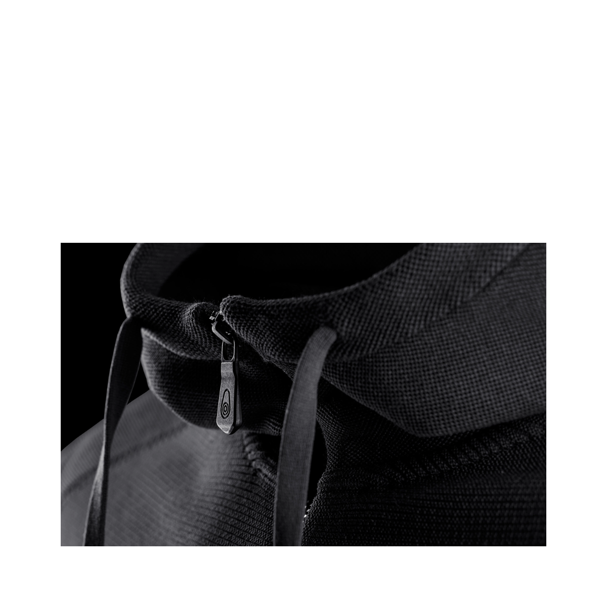 Element Seamless Zip Hood - Carbon