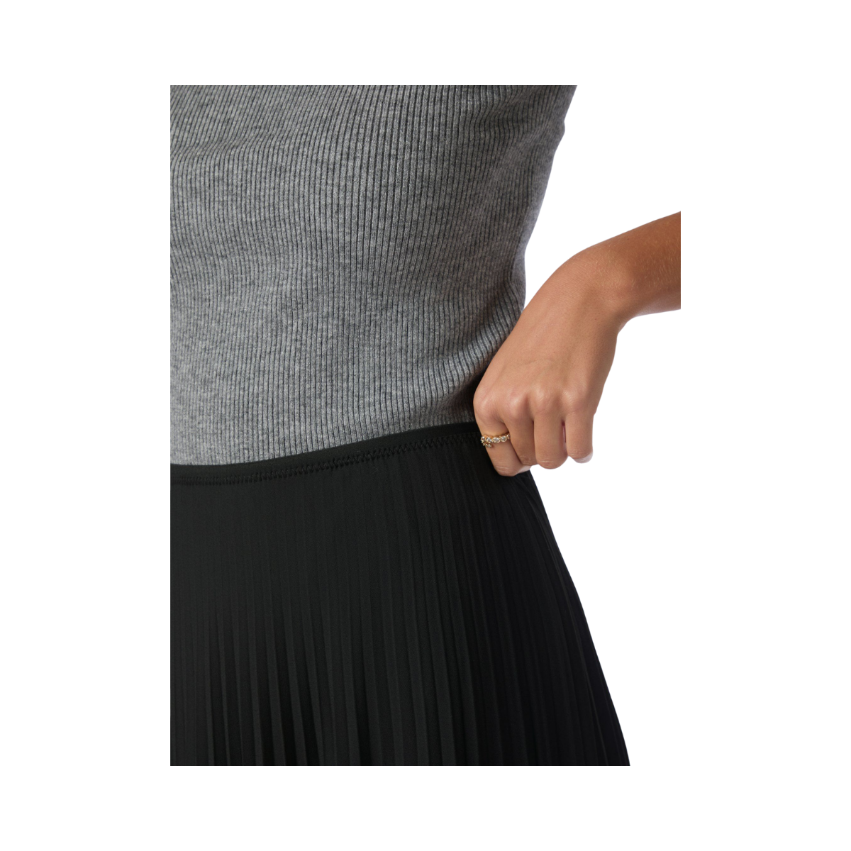 Boni Simple Plisse Skirt - Black